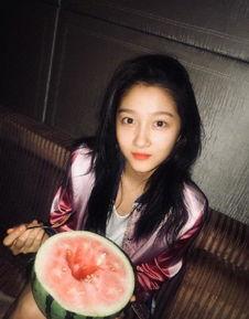 关晓彤吃瓜现场视频下载,真实反应引网友热议  第2张