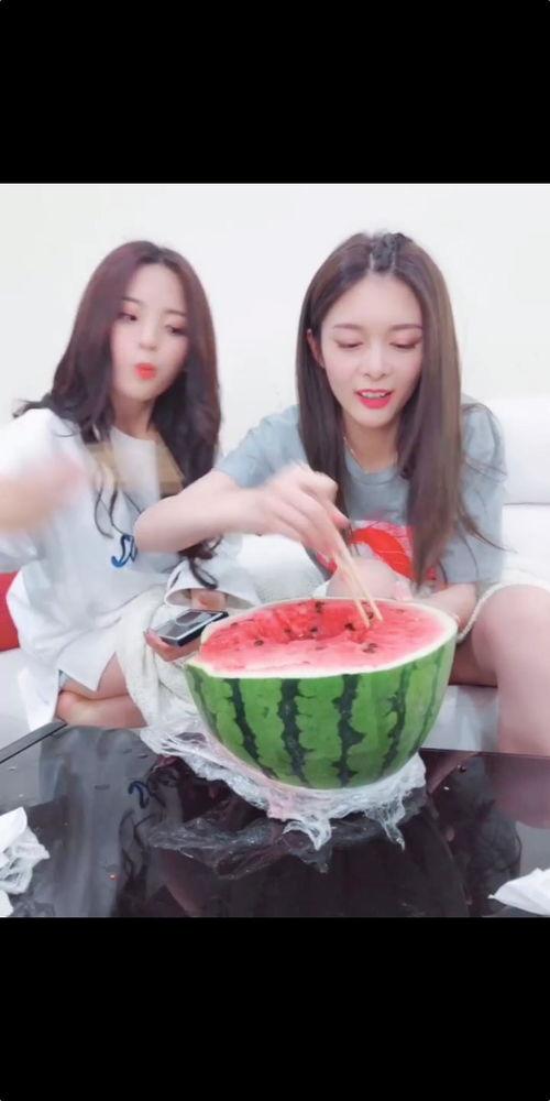 《姐妹们》吃瓜,娱乐圈风云背后的姐妹情深与权力斗争 第3张 《姐妹们》吃瓜,娱乐圈风云背后的姐妹情深与权力斗争 第3张