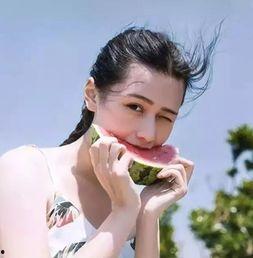 带你吃瓜的女孩  第2张