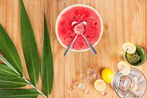 抱着吃瓜的人  第3张